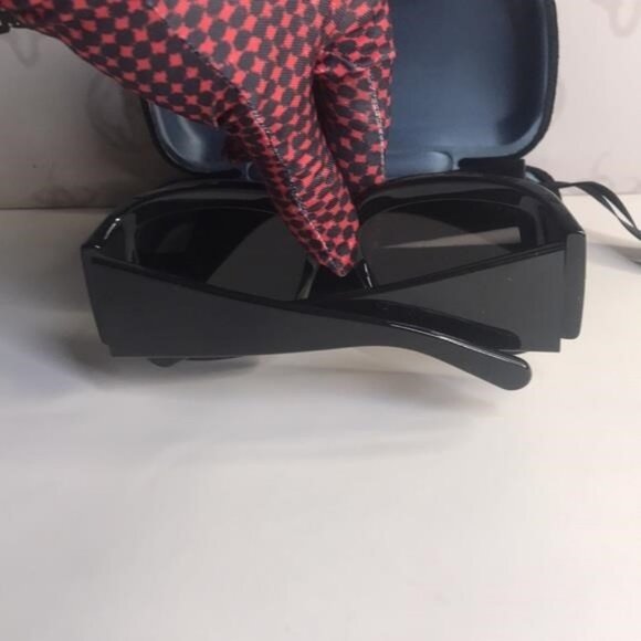 New Authentic Gucci Black Oversized Sunglasses GG1402s 001 - Picture 4 of 12